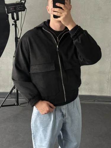 Чорний замшевий бомбер