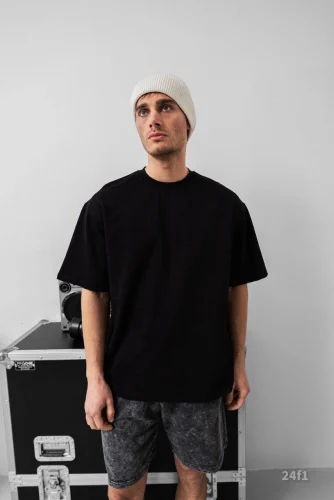 Футболка oversize у чорному кольорі