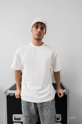 Футболка oversize у білому кольорі